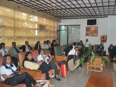 Départ : attente dans le salon des VIP, photo 1